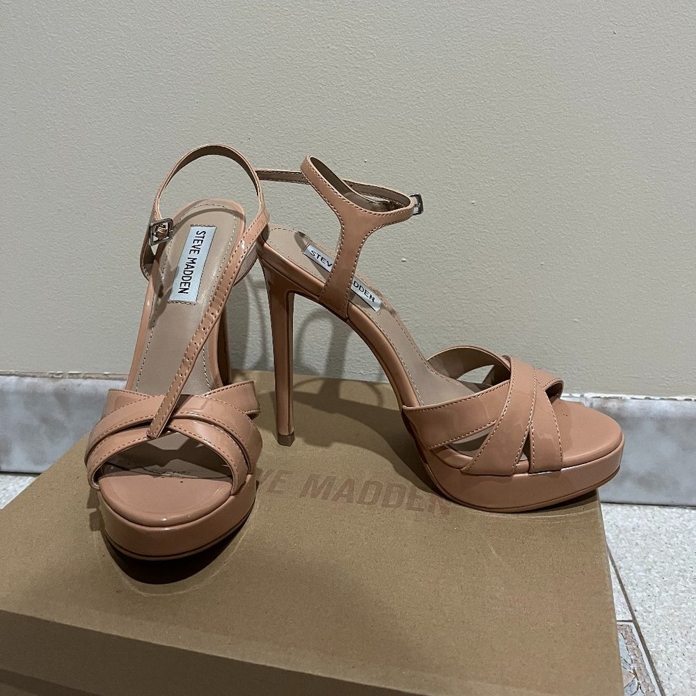 Nude/Blush opened toes heels size 6M